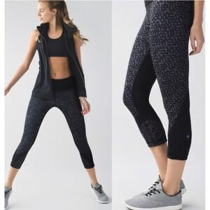 Lululemon Athletica Crop Leggings Abstract Print Black Workout‎ Running Pants 6